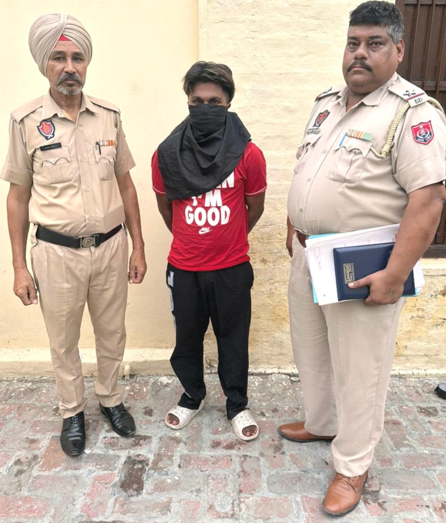 बंदूक की नोक पर छीनी एक्टिवा, माहिलपुर पुलिस ने चोर को किया गिरफ्तार